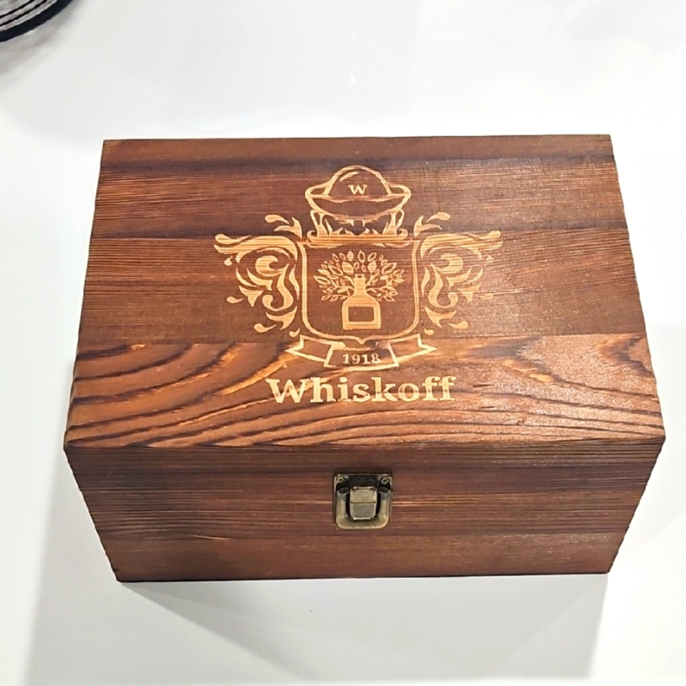 Whiskoff Wooden Box  Wiskey Set